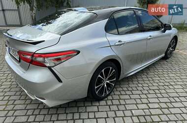 Седан Toyota Camry 2017 в 
