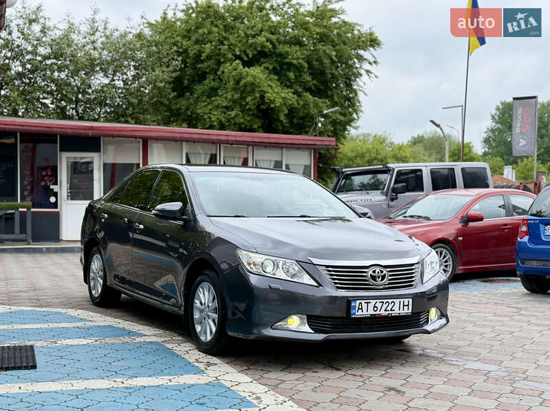 Седан Toyota Camry 2012 в Львові