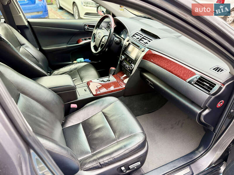 Седан Toyota Camry 2012 в Львові