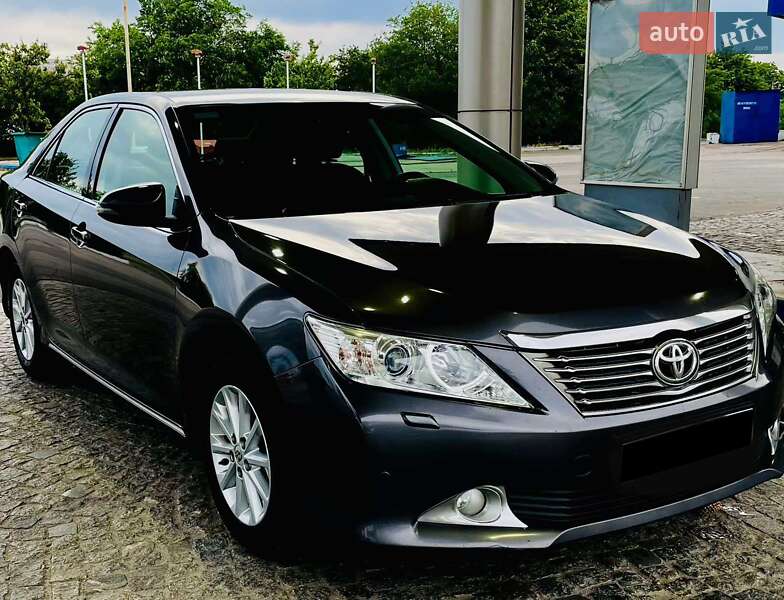 Седан Toyota Camry 2013 в Днепре