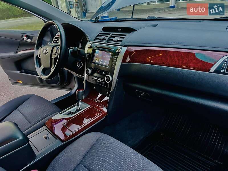 Седан Toyota Camry 2013 в Днепре