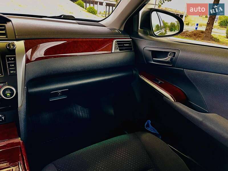 Седан Toyota Camry 2013 в Днепре