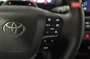 Седан Toyota Camry 2024 в 