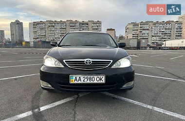 Седан Toyota Camry 2004 в Киеве