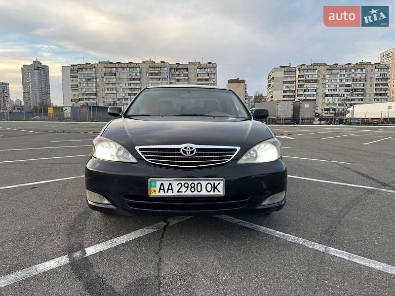 Седан Toyota Camry 2004 в Киеве