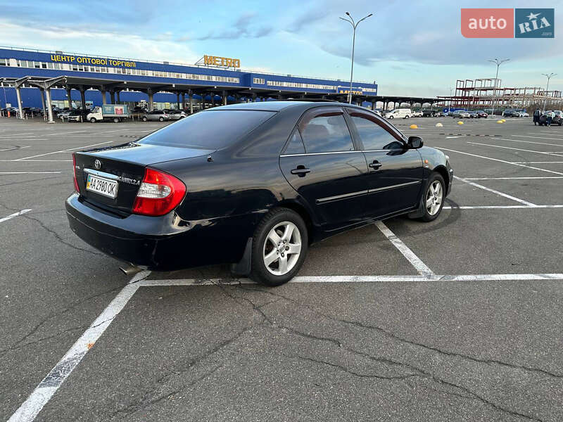 Седан Toyota Camry 2004 в Киеве