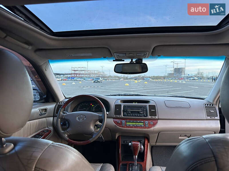 Седан Toyota Camry 2004 в Киеве