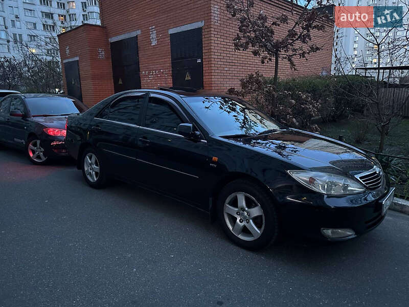 Седан Toyota Camry 2004 в Киеве