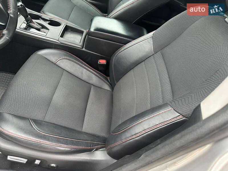 Седан Toyota Camry 2016 в Киеве