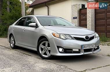 Седан Toyota Camry 2014 в Харькове