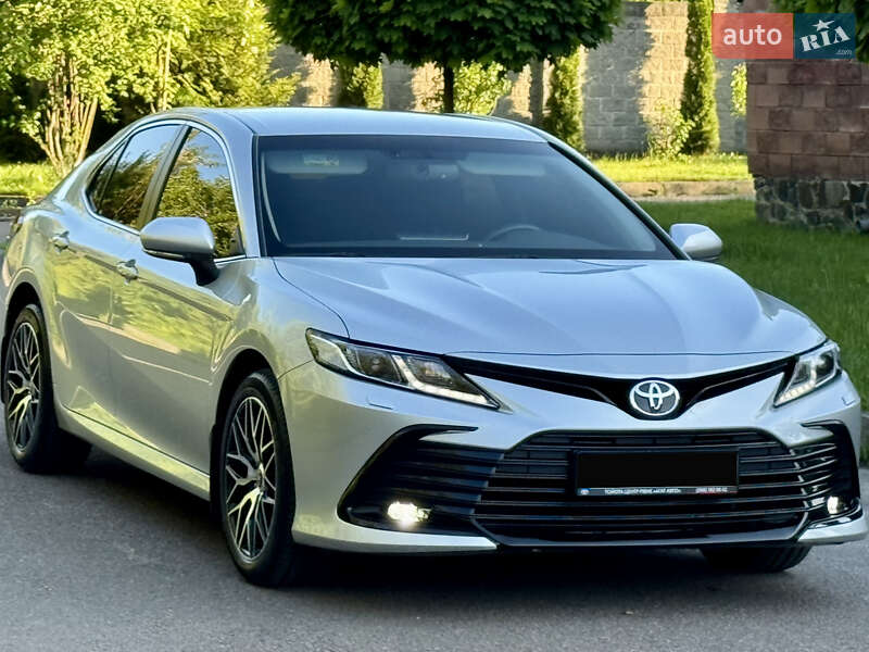 Седан Toyota Camry 2021 в Рівному