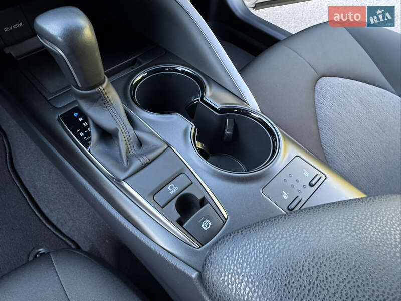 Седан Toyota Camry 2021 в Рівному