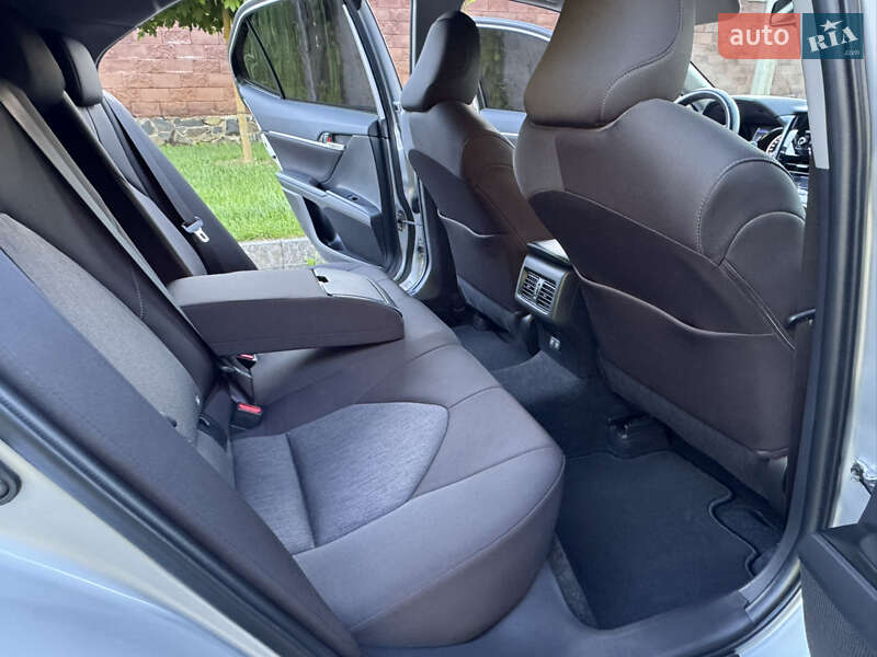 Седан Toyota Camry 2021 в Рівному