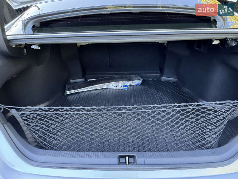 Седан Toyota Camry 2021 в Рівному