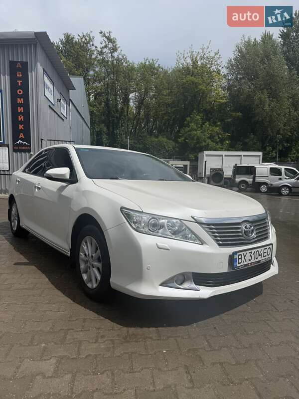 Седан Toyota Camry 2012 в Хмельницькому