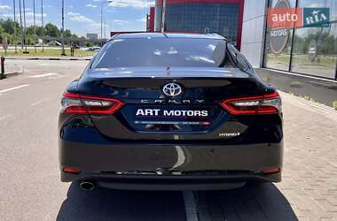 Седан Toyota Camry 2023 в 