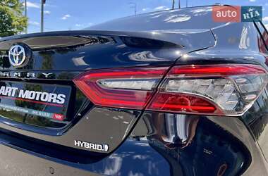 Седан Toyota Camry 2023 в 
