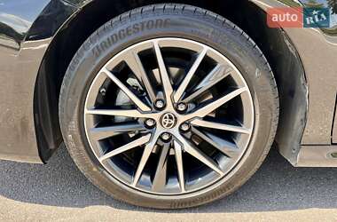 Седан Toyota Camry 2023 в 