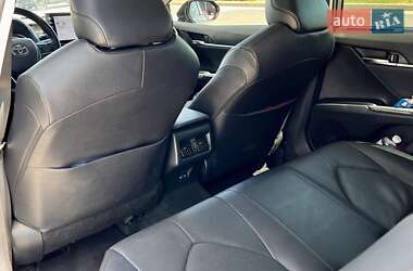Седан Toyota Camry 2023 в 