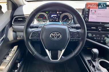 Седан Toyota Camry 2023 в 