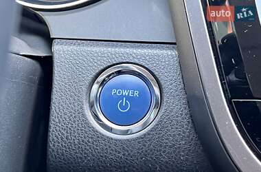 Седан Toyota Camry 2023 в 