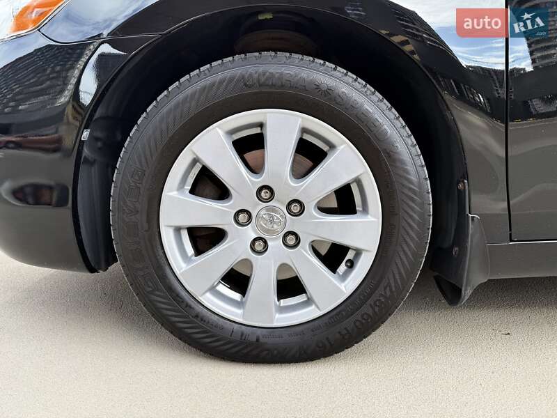 Седан Toyota Camry 2009 в Киеве