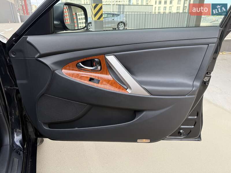 Седан Toyota Camry 2009 в Киеве