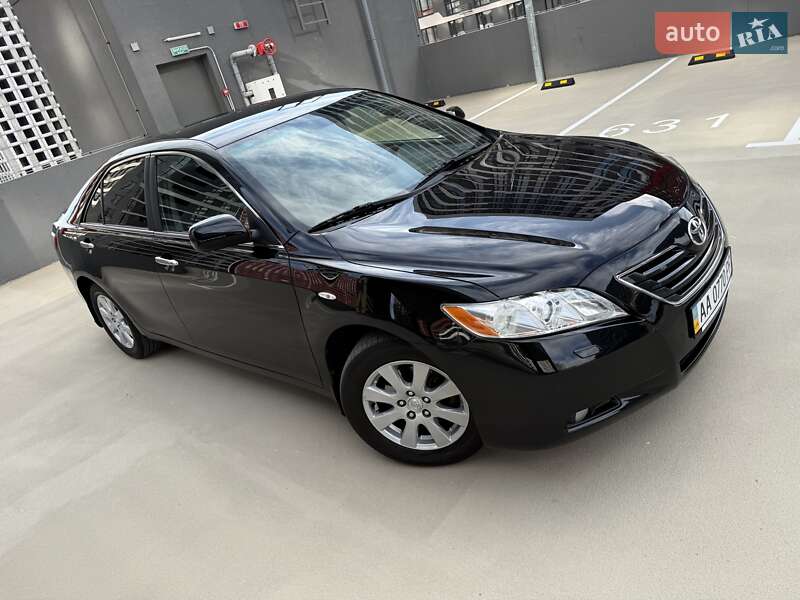 Седан Toyota Camry 2009 в Киеве