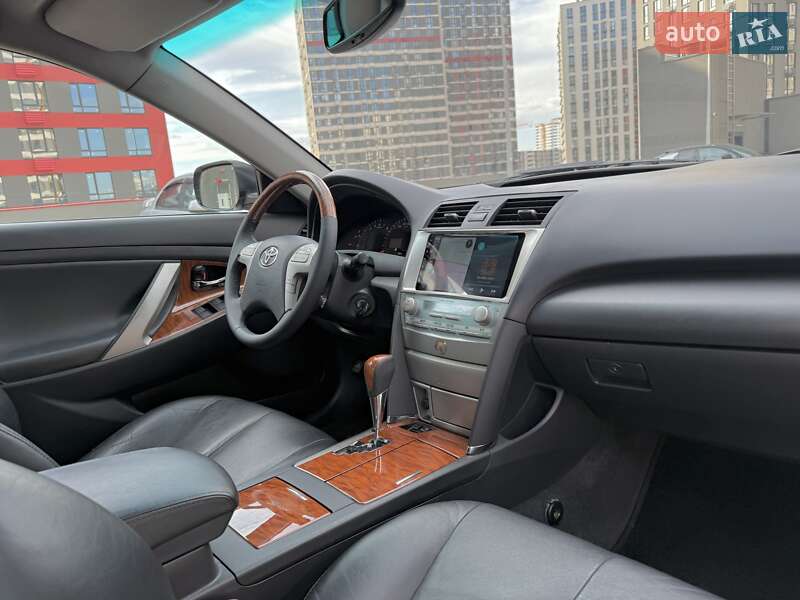 Седан Toyota Camry 2009 в Киеве