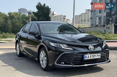 Седан Toyota Camry 2021 в Киеве