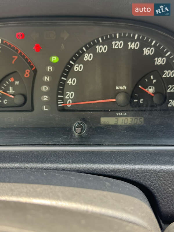 Седан Toyota Camry 2002 в Киеве