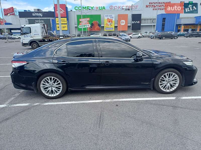 Седан Toyota Camry 2020 в Днепре