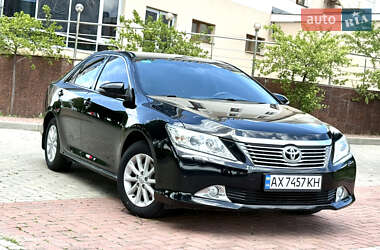 Седан Toyota Camry 2014 в Харкові