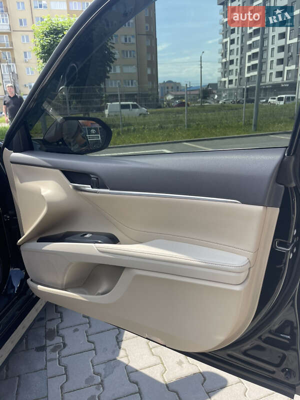 Седан Toyota Camry 2018 в Ивано-Франковске