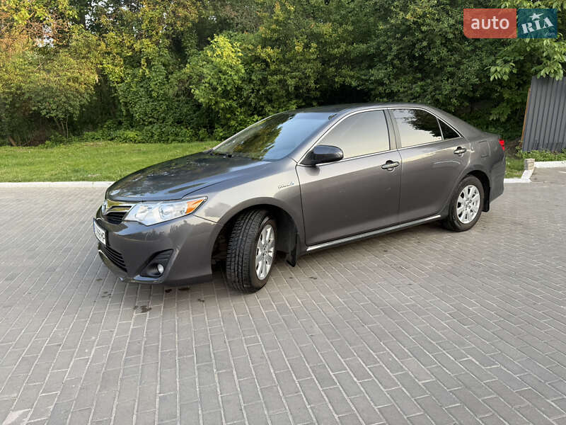 Седан Toyota Camry 2014 в Харкові