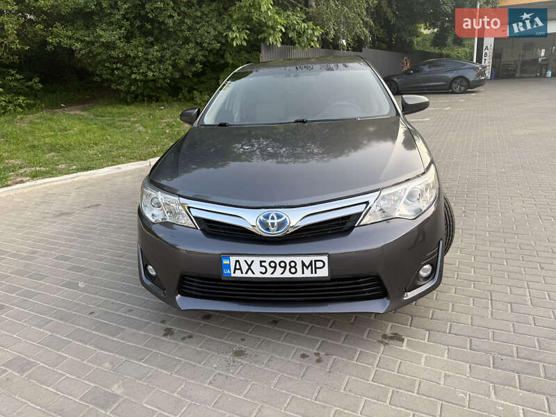 Седан Toyota Camry 2014 в Харкові