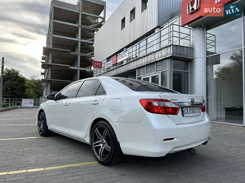 Седан Toyota Camry 2013 в Чернівцях
