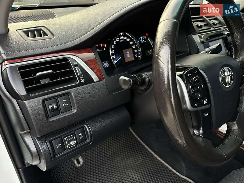 Седан Toyota Camry 2013 в Чернівцях