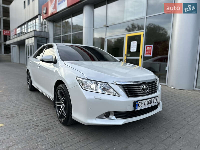 Седан Toyota Camry 2013 в Чернівцях