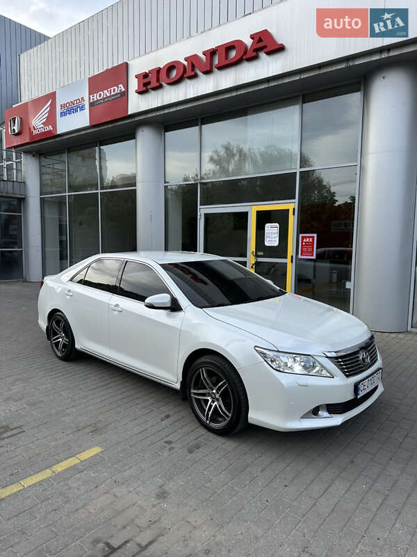 Седан Toyota Camry 2013 в Чернівцях