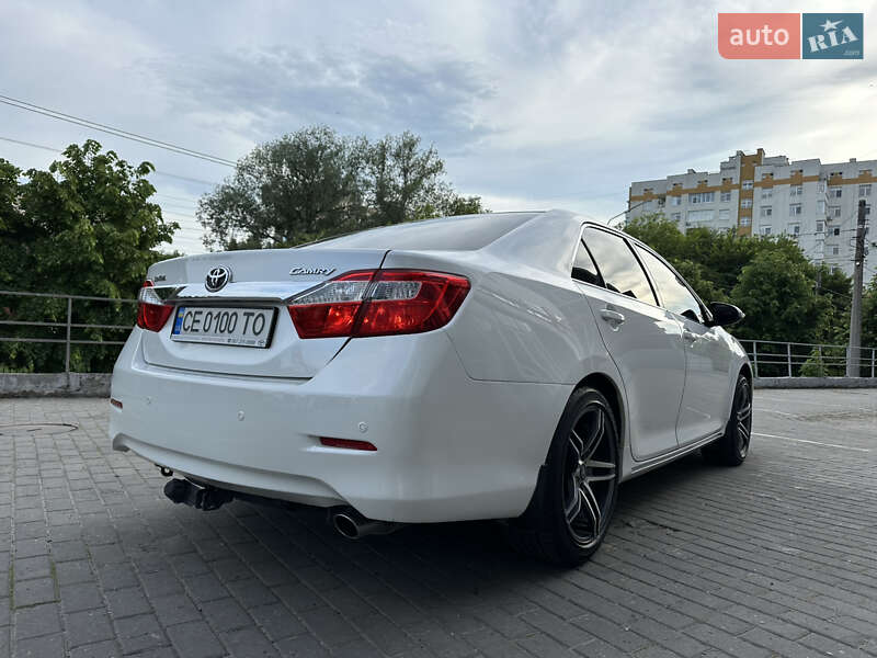 Седан Toyota Camry 2013 в Чернівцях
