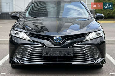 Седан Toyota Camry 2020 в Києві
