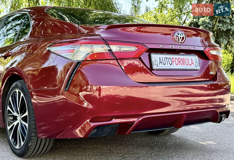 Седан Toyota Camry 2018 в Києві