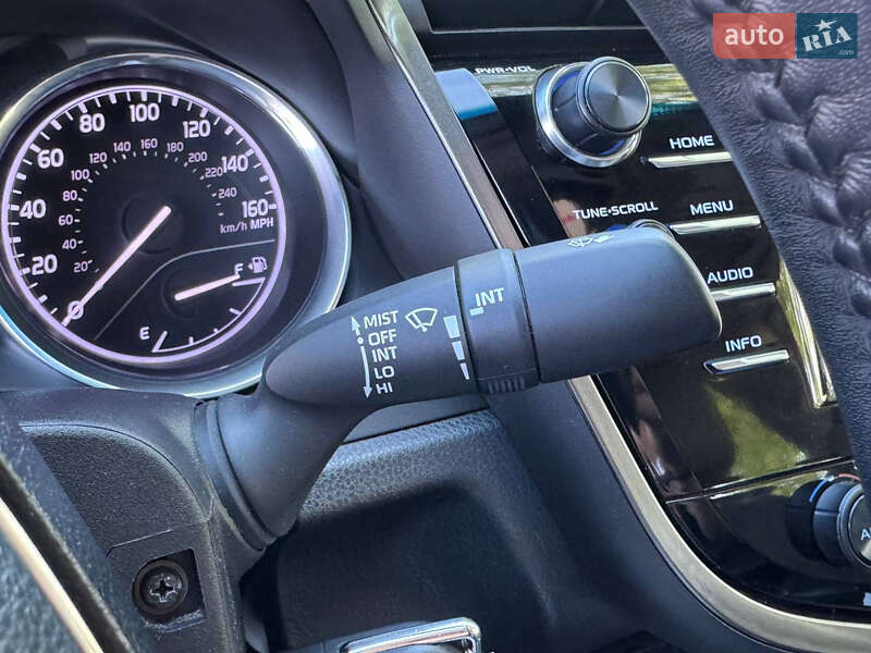 Седан Toyota Camry 2018 в Києві
