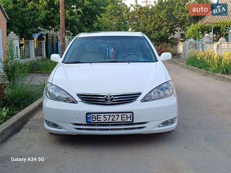 Седан Toyota Camry 2004 в 
