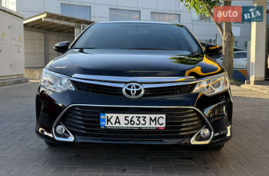 Седан Toyota Camry 2017 в Киеве