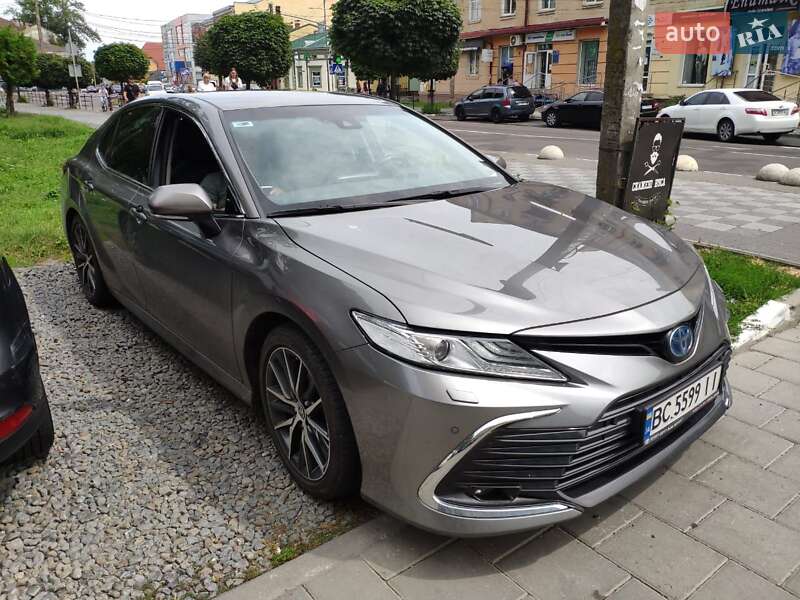 Седан Toyota Camry 2022 в 