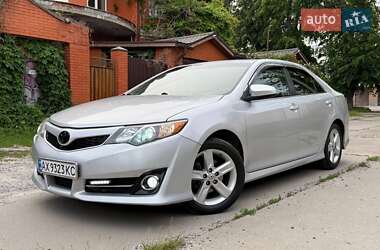 Седан Toyota Camry 2014 в Харкові