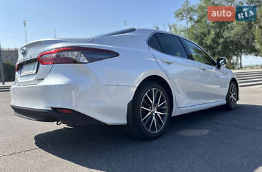 Седан Toyota Camry 2021 в 