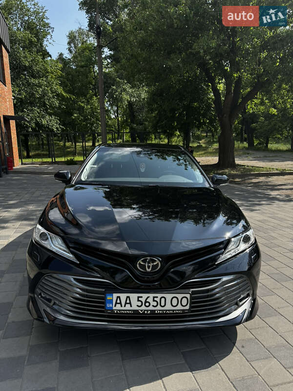 Седан Toyota Camry 2019 в Днепре